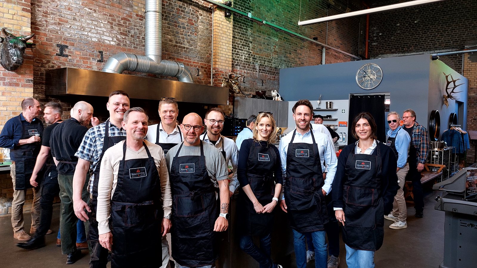 Paroc Vertriebsteam und Antonio Blago beim Team-Event am Vorabend des Workshops
