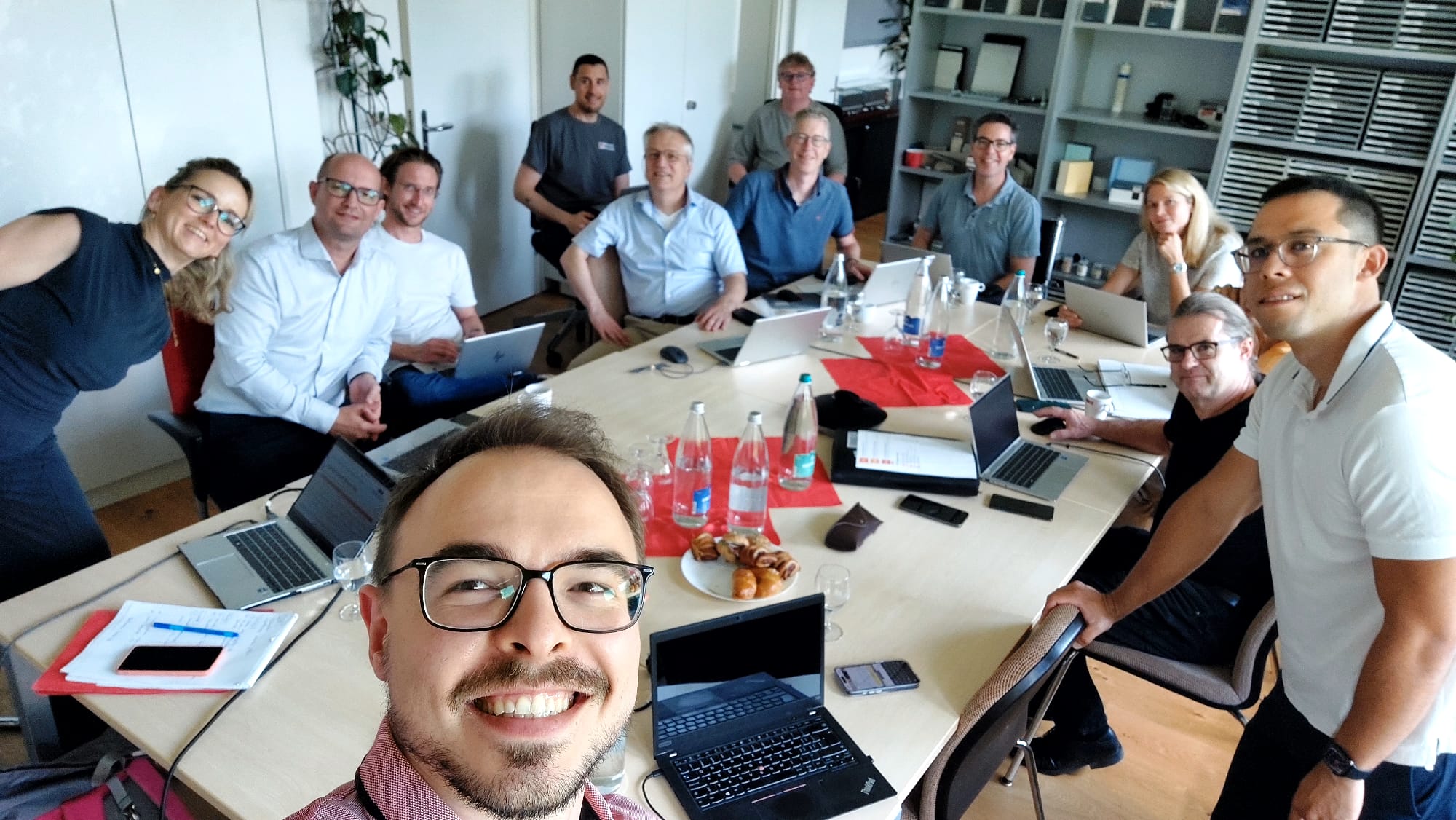 Vertriebsteam von FOAMGLAS Schweiz beim KI-Workshop mit Microsoft Copilot in Rotkreuz